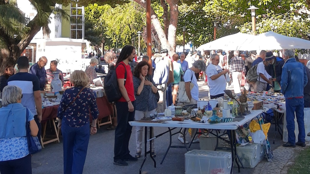 Feira de Velharias e Antiguidades de Algés