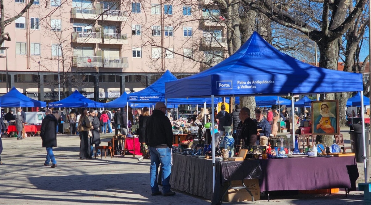 Feira de Antiguidades e Velharias na Praça Velásquez