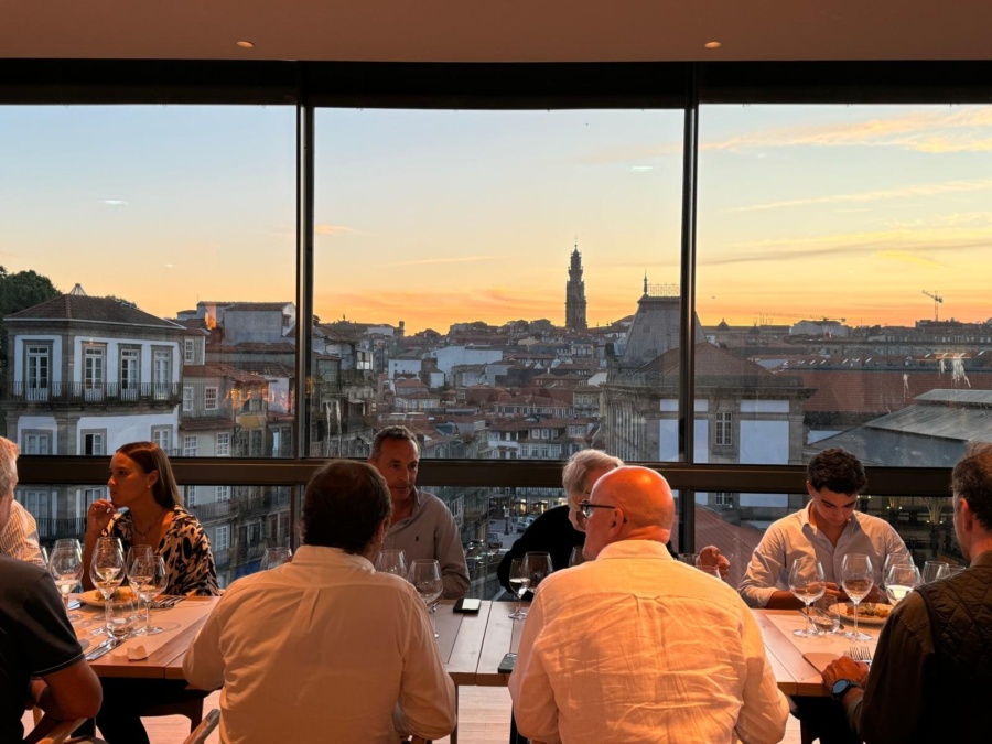 CHEFES SOBEM À TORRE: MIGUEL CASTRO E SILVA JUNTA-SE A LUÍS AMÉRICO NUM JANTAR VÍNICO EXCLUSIVO NA SALA DE PROVA